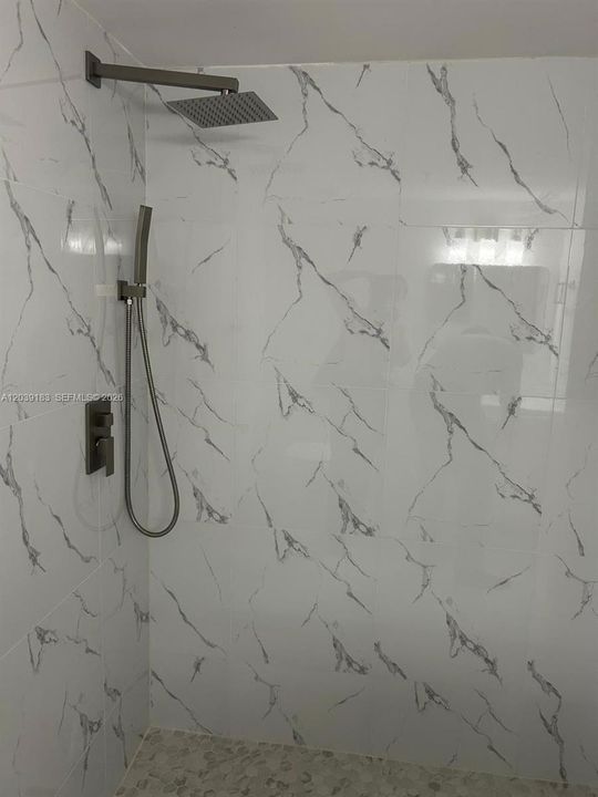 For Rent: $2,050 (2 beds, 1 baths, 838 Square Feet)