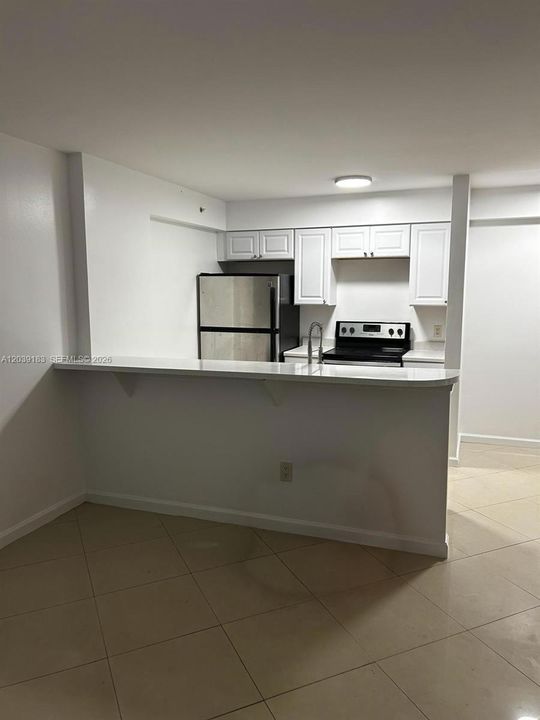 For Rent: $2,050 (2 beds, 1 baths, 838 Square Feet)