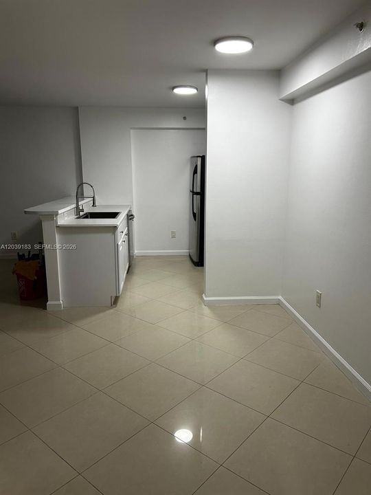 For Rent: $2,050 (2 beds, 1 baths, 838 Square Feet)