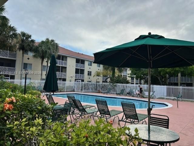 For Rent: $2,050 (2 beds, 1 baths, 838 Square Feet)