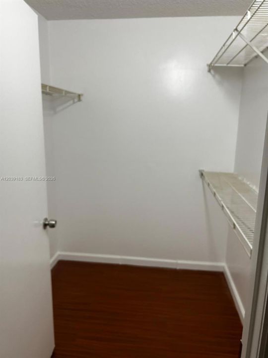 For Rent: $2,050 (2 beds, 1 baths, 838 Square Feet)