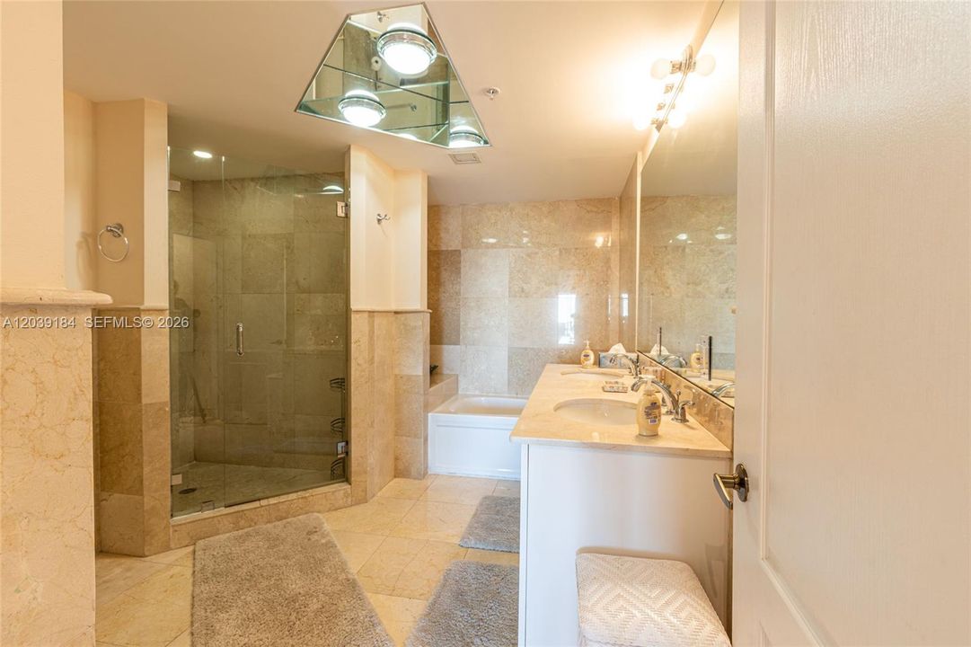 For Rent: $4,400 (2 beds, 2 baths, 1141 Square Feet)