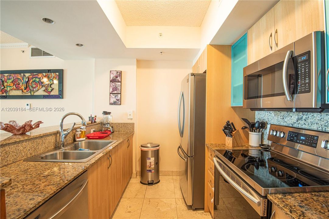 For Rent: $4,400 (2 beds, 2 baths, 1141 Square Feet)