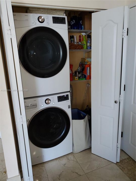 For Rent: $4,400 (2 beds, 2 baths, 1141 Square Feet)