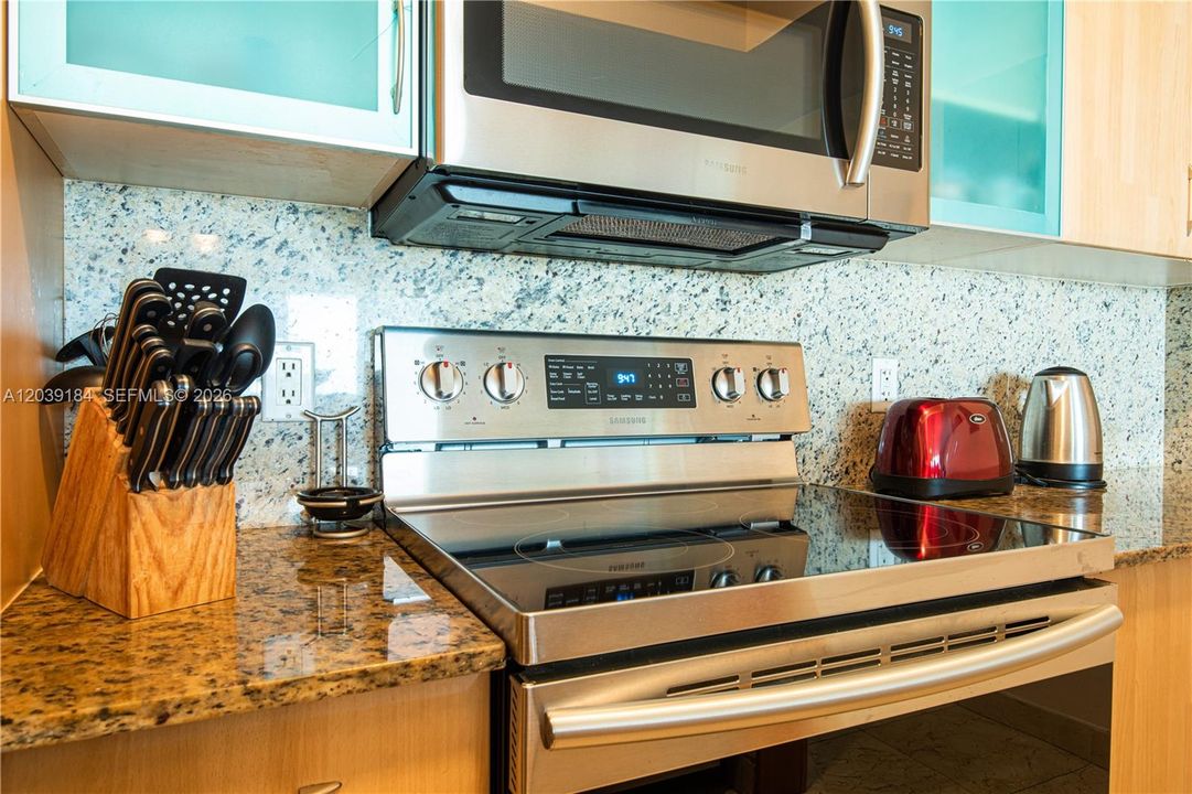 For Rent: $4,400 (2 beds, 2 baths, 1141 Square Feet)