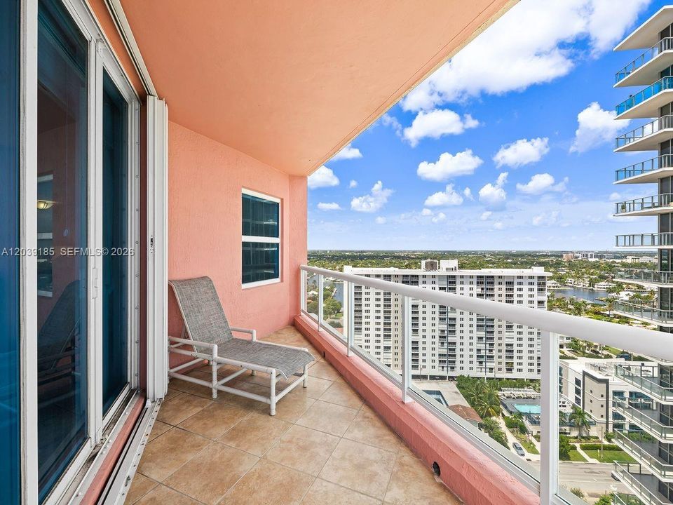 For Sale: $2,175,000 (3 beds, 2 baths, 2623 Square Feet)