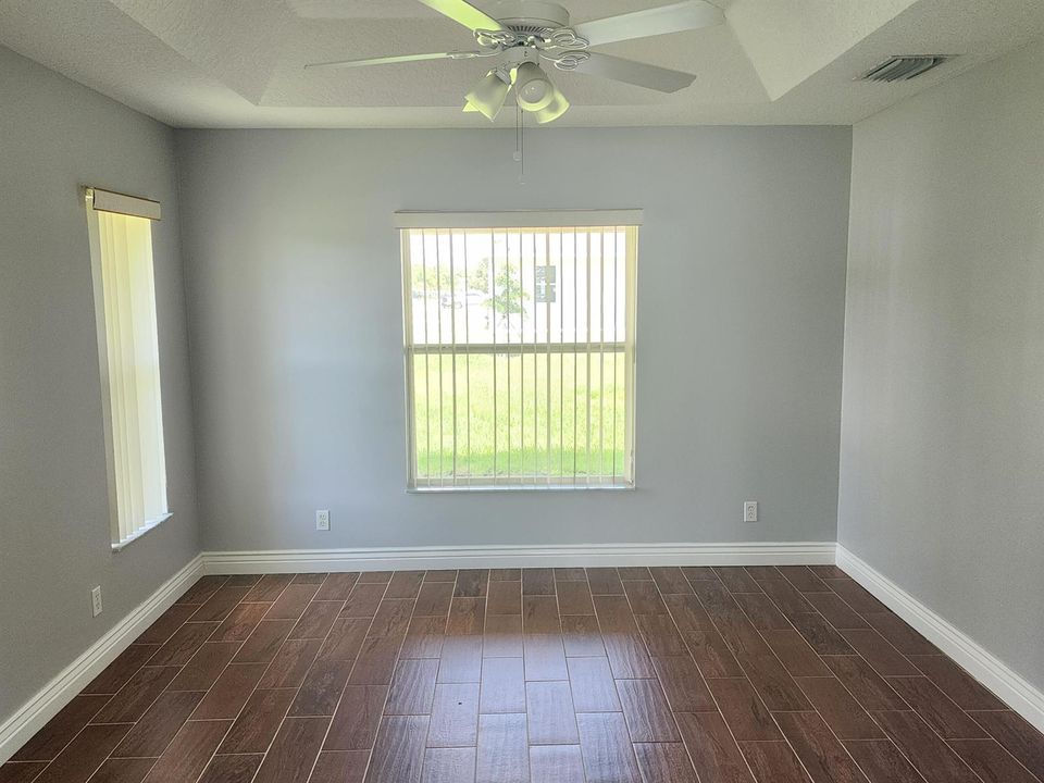 425 SW McComb Av (7)