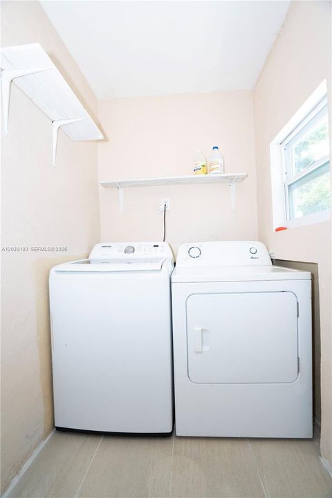 В аренду: $2,000 (1 спален, 1 ванн, 1200 Квадратных фут)