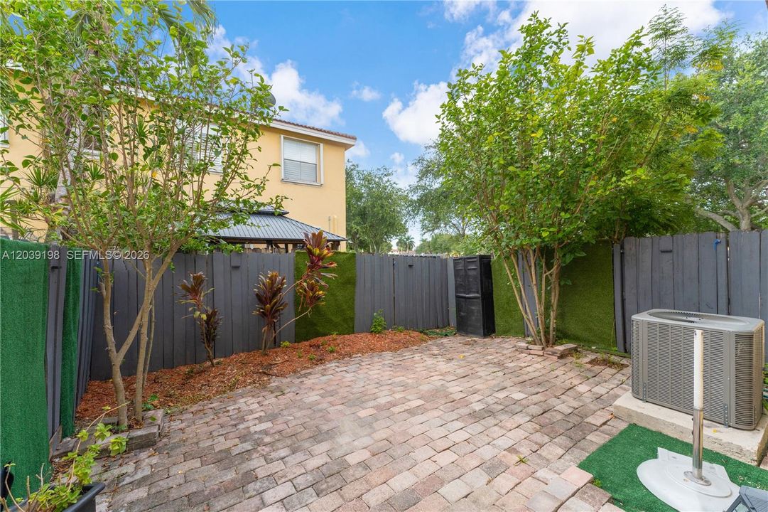 For Sale: $545,000 (3 beds, 3 baths, 1775 Square Feet)