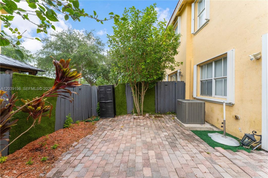 For Sale: $545,000 (3 beds, 3 baths, 1775 Square Feet)