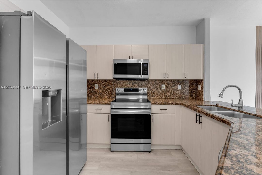 For Sale: $545,000 (3 beds, 3 baths, 1775 Square Feet)
