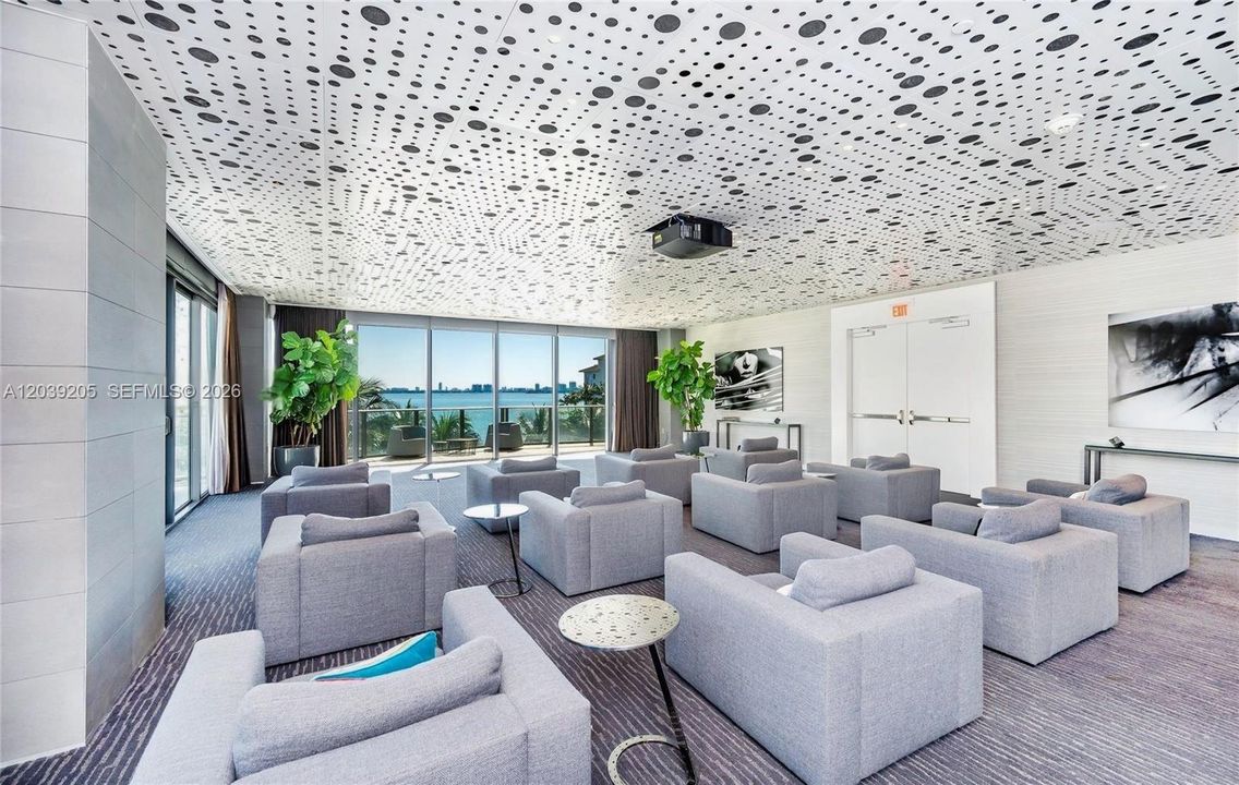 En Venta: $690,000 (2 camas, 2 baños, 1143 Pies cuadrados)