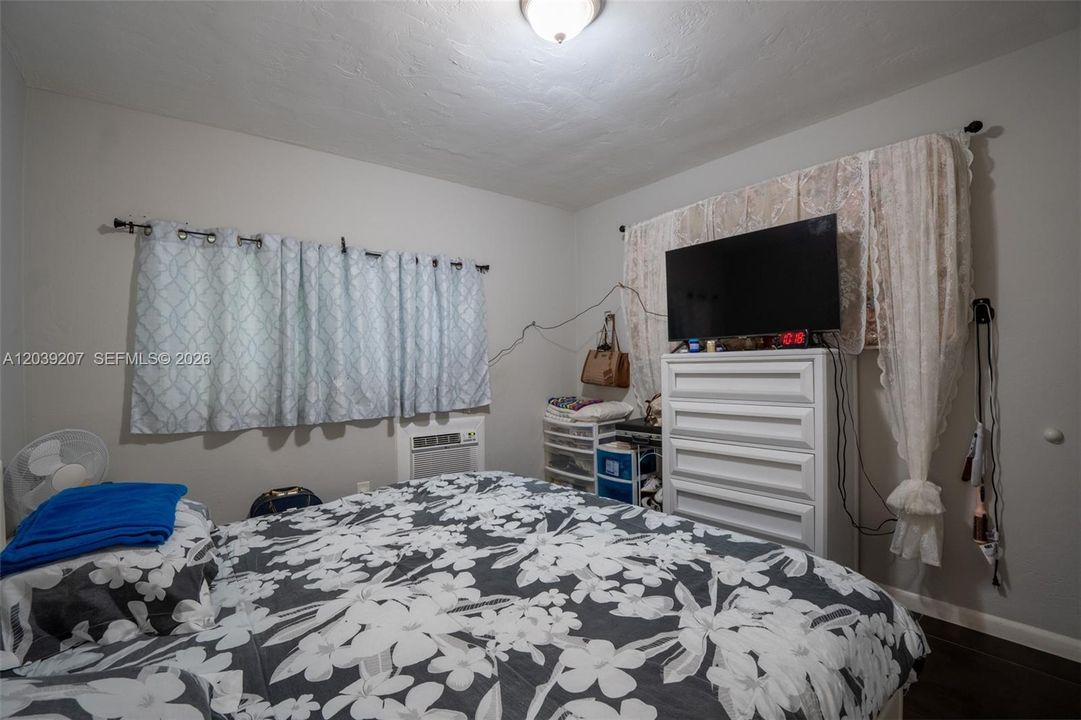 For Rent: $1,790 (1 beds, 1 baths, 700 Square Feet)