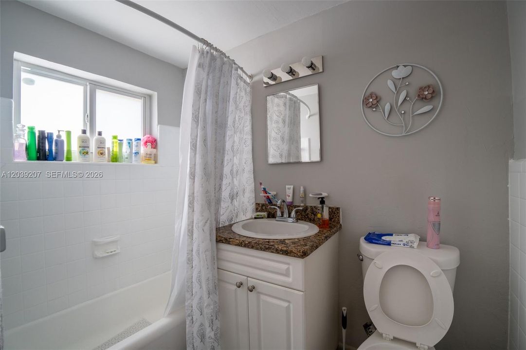 For Rent: $1,790 (1 beds, 1 baths, 700 Square Feet)