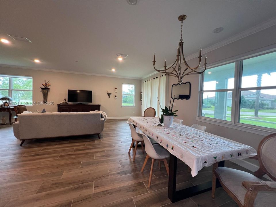 For Sale: $599,900 (3 beds, 2 baths, 2184 Square Feet)