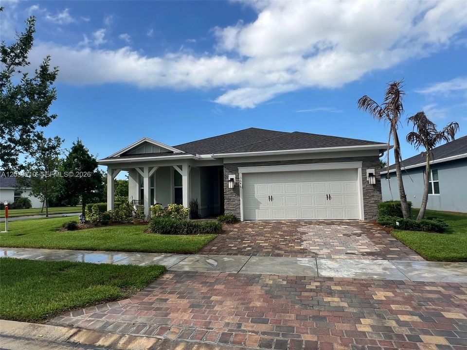For Sale: $599,900 (3 beds, 2 baths, 2184 Square Feet)