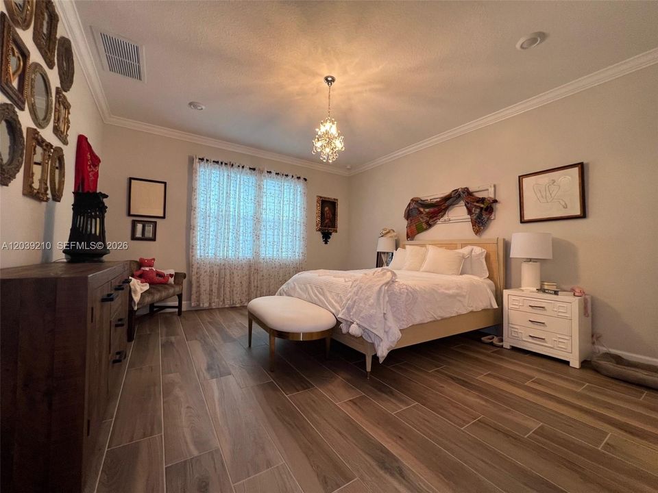 For Sale: $599,900 (3 beds, 2 baths, 2184 Square Feet)