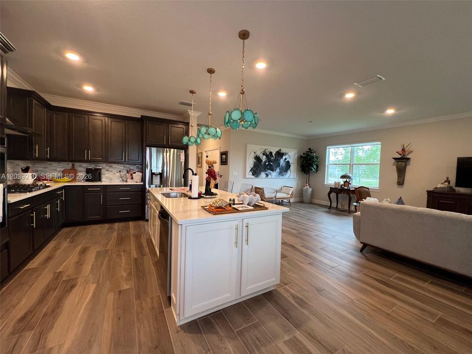 For Sale: $599,900 (3 beds, 2 baths, 2184 Square Feet)