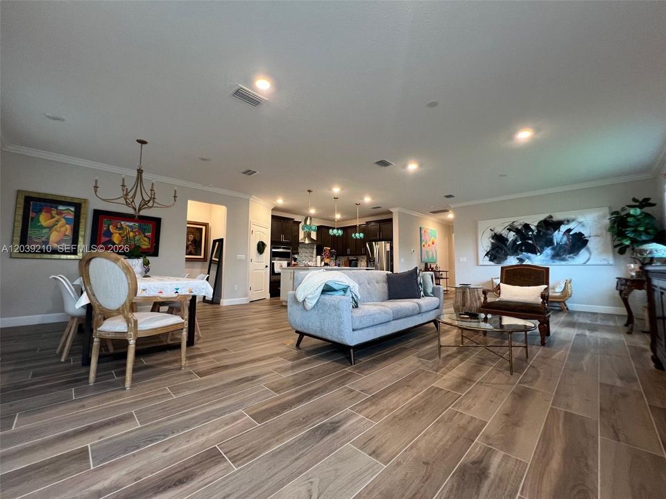 For Sale: $599,900 (3 beds, 2 baths, 2184 Square Feet)
