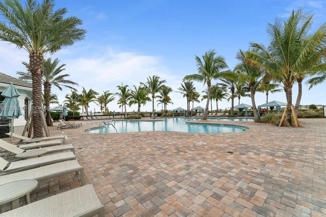 For Sale: $599,900 (3 beds, 2 baths, 2184 Square Feet)