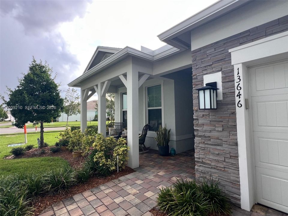 For Sale: $599,900 (3 beds, 2 baths, 2184 Square Feet)