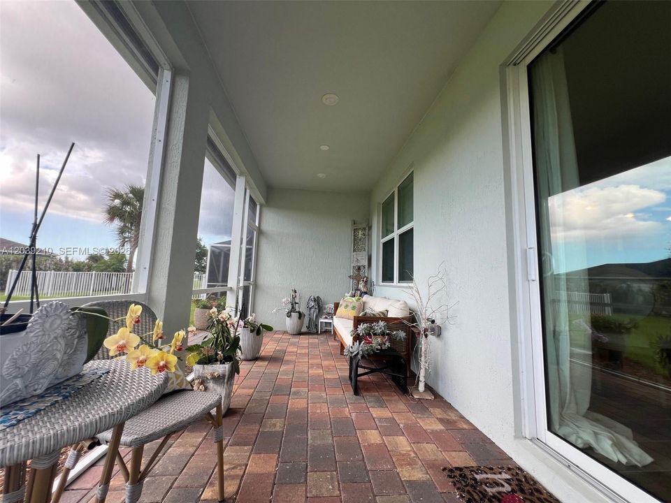 For Sale: $599,900 (3 beds, 2 baths, 2184 Square Feet)