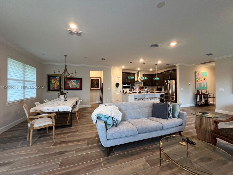For Sale: $599,900 (3 beds, 2 baths, 2184 Square Feet)