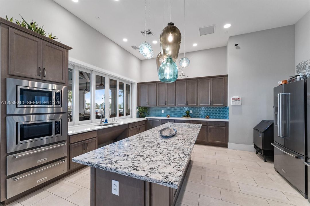 For Sale: $599,900 (3 beds, 2 baths, 2184 Square Feet)