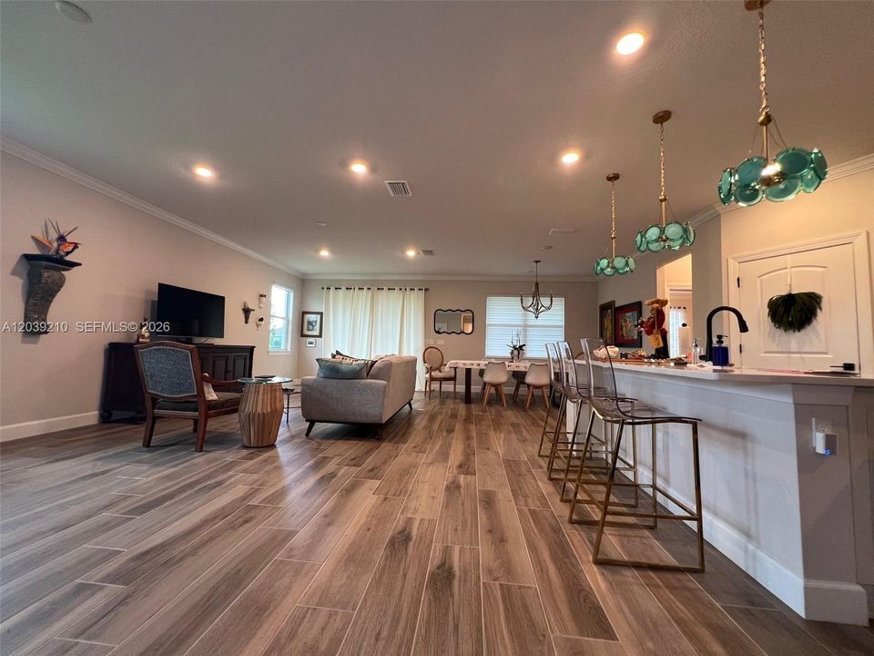 For Sale: $599,900 (3 beds, 2 baths, 2184 Square Feet)