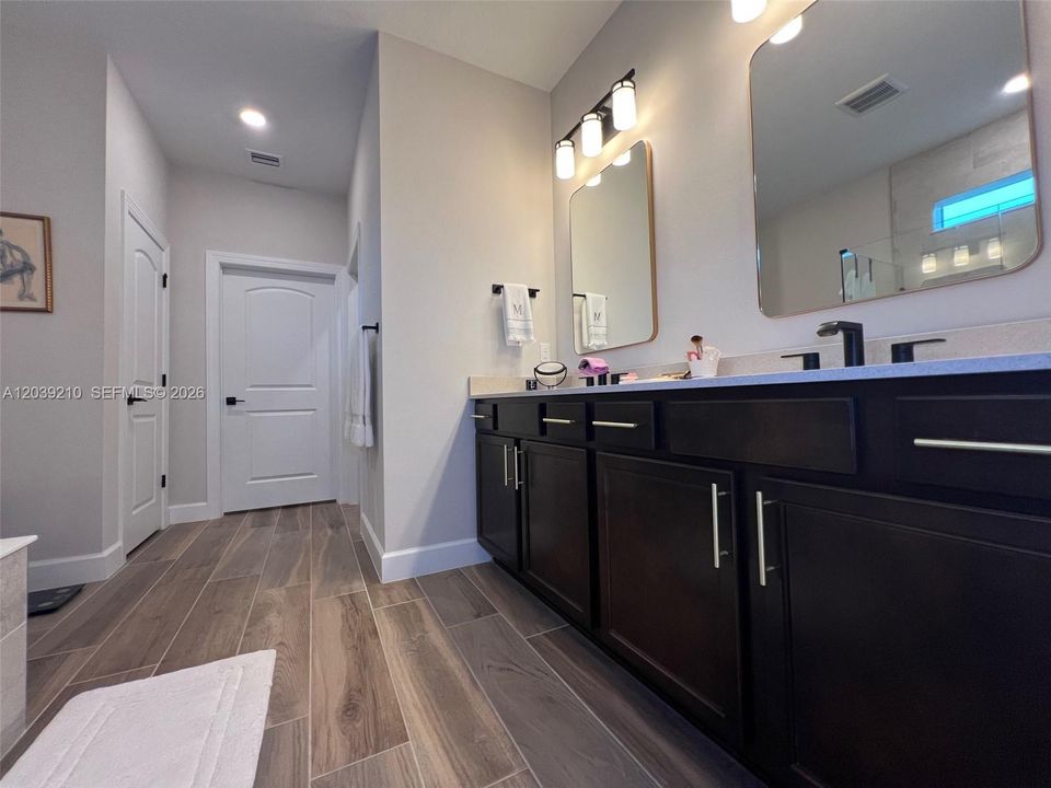For Sale: $599,900 (3 beds, 2 baths, 2184 Square Feet)
