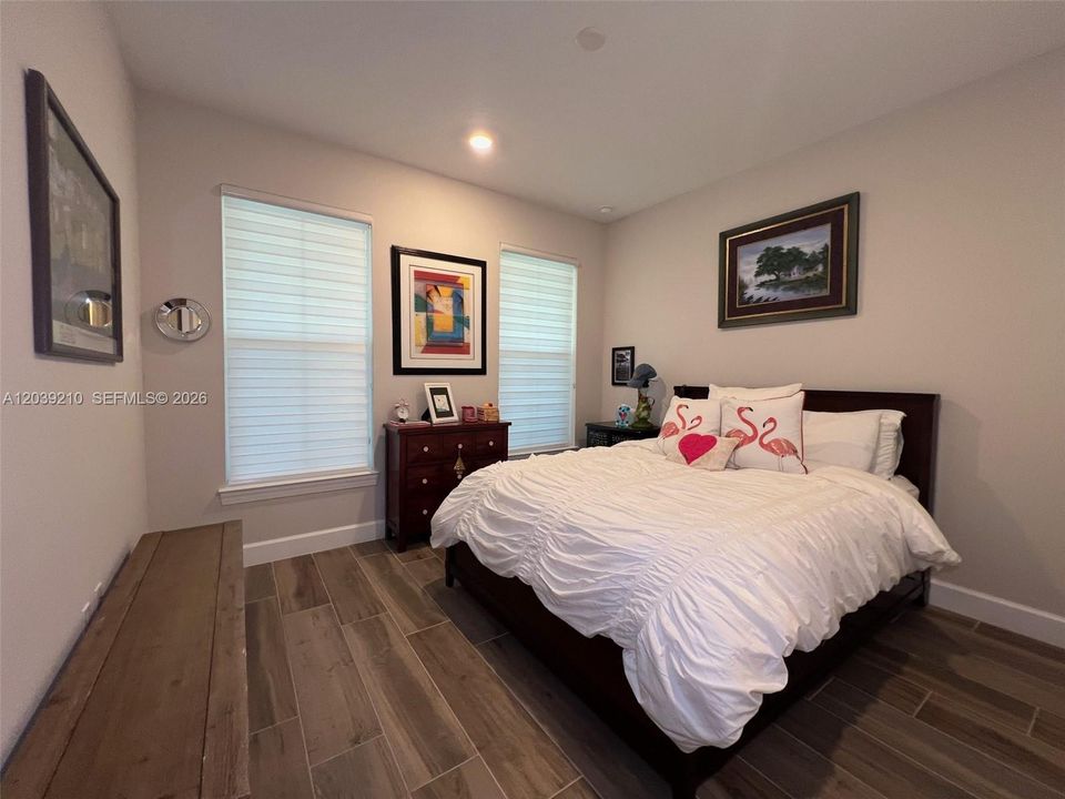 For Sale: $599,900 (3 beds, 2 baths, 2184 Square Feet)