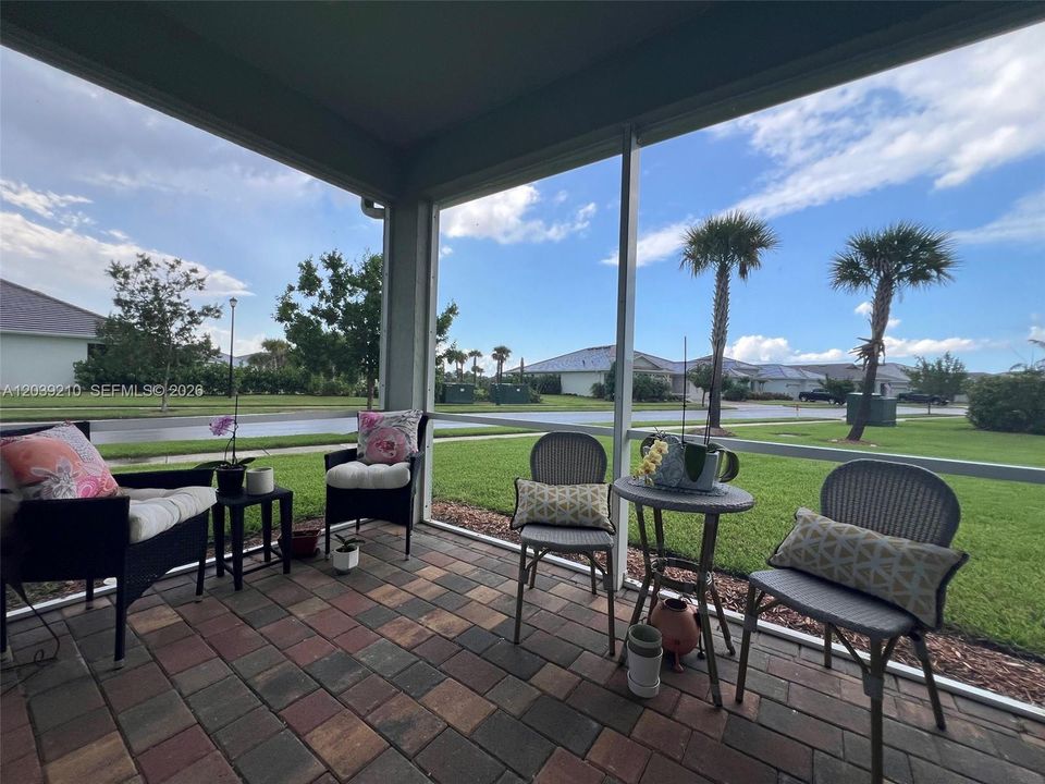 For Sale: $599,900 (3 beds, 2 baths, 2184 Square Feet)