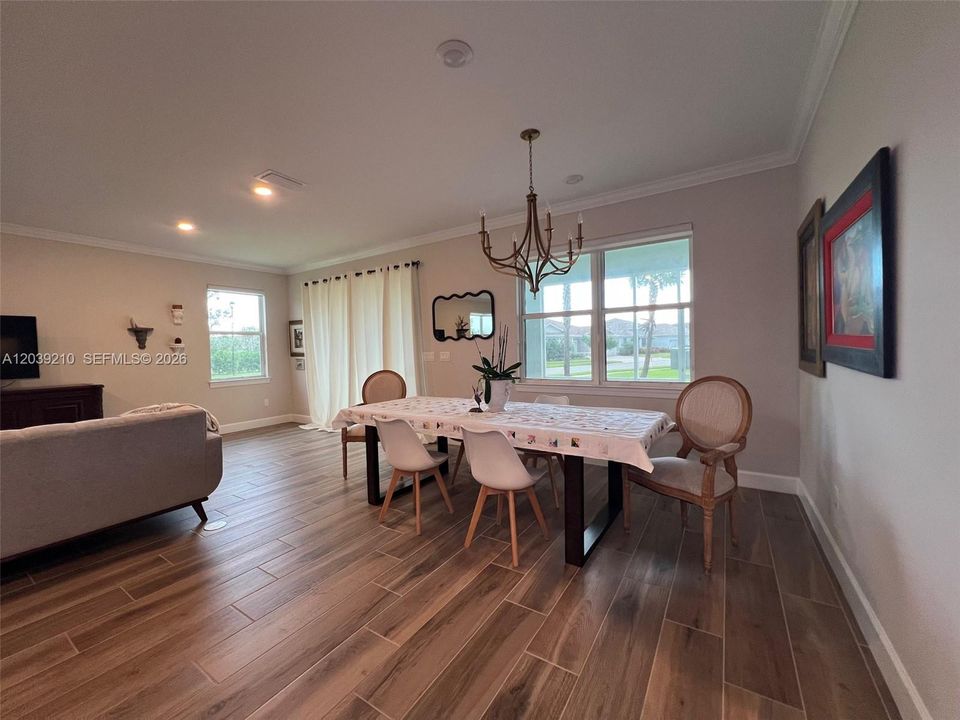 For Sale: $599,900 (3 beds, 2 baths, 2184 Square Feet)