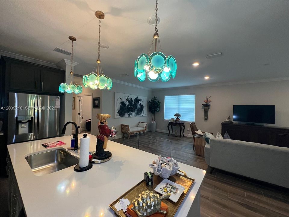 For Sale: $599,900 (3 beds, 2 baths, 2184 Square Feet)