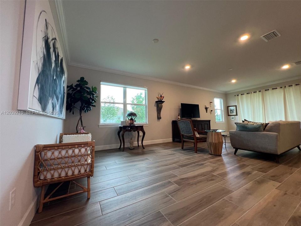 For Sale: $599,900 (3 beds, 2 baths, 2184 Square Feet)