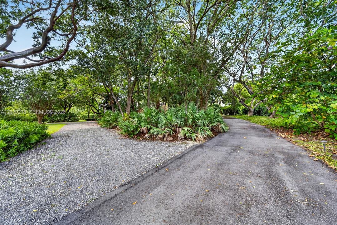For Sale: $2,100,000 (3 beds, 2 baths, 3674 Square Feet)