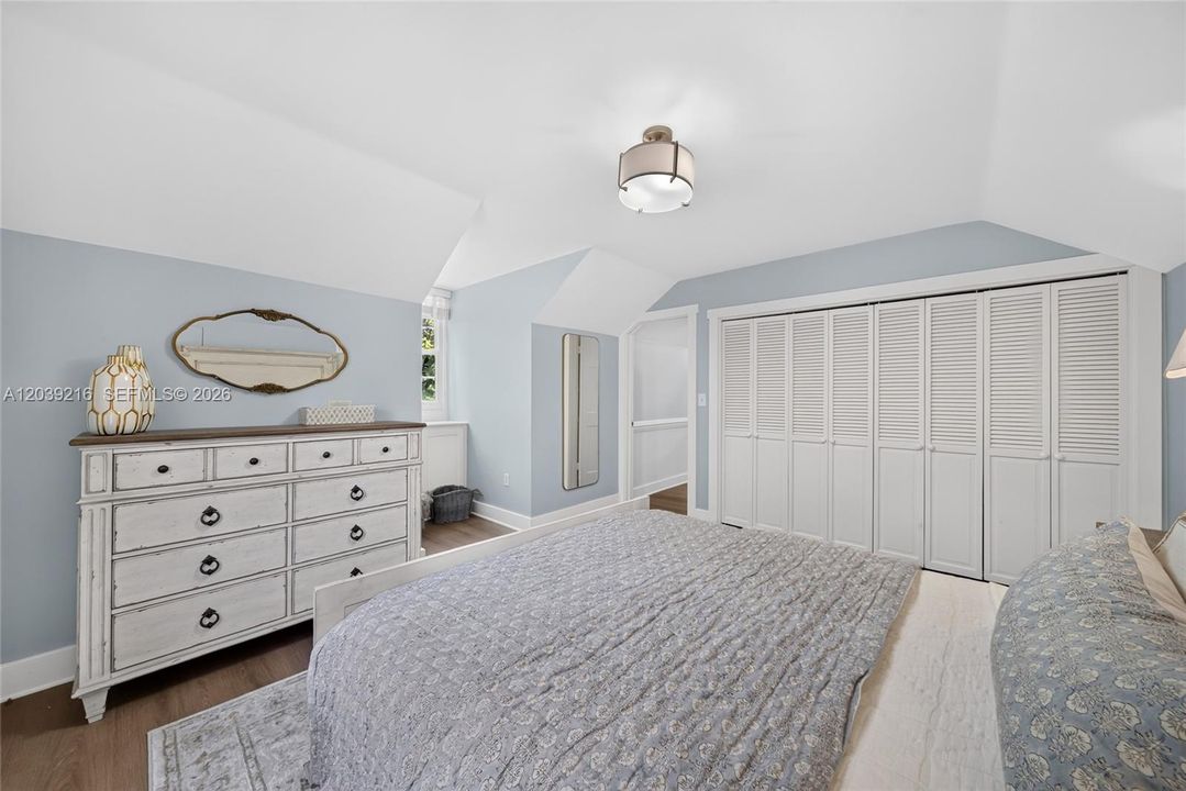 For Sale: $2,100,000 (3 beds, 2 baths, 3674 Square Feet)
