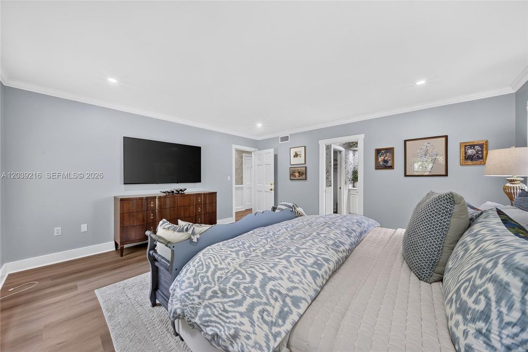 For Sale: $2,100,000 (3 beds, 2 baths, 3674 Square Feet)