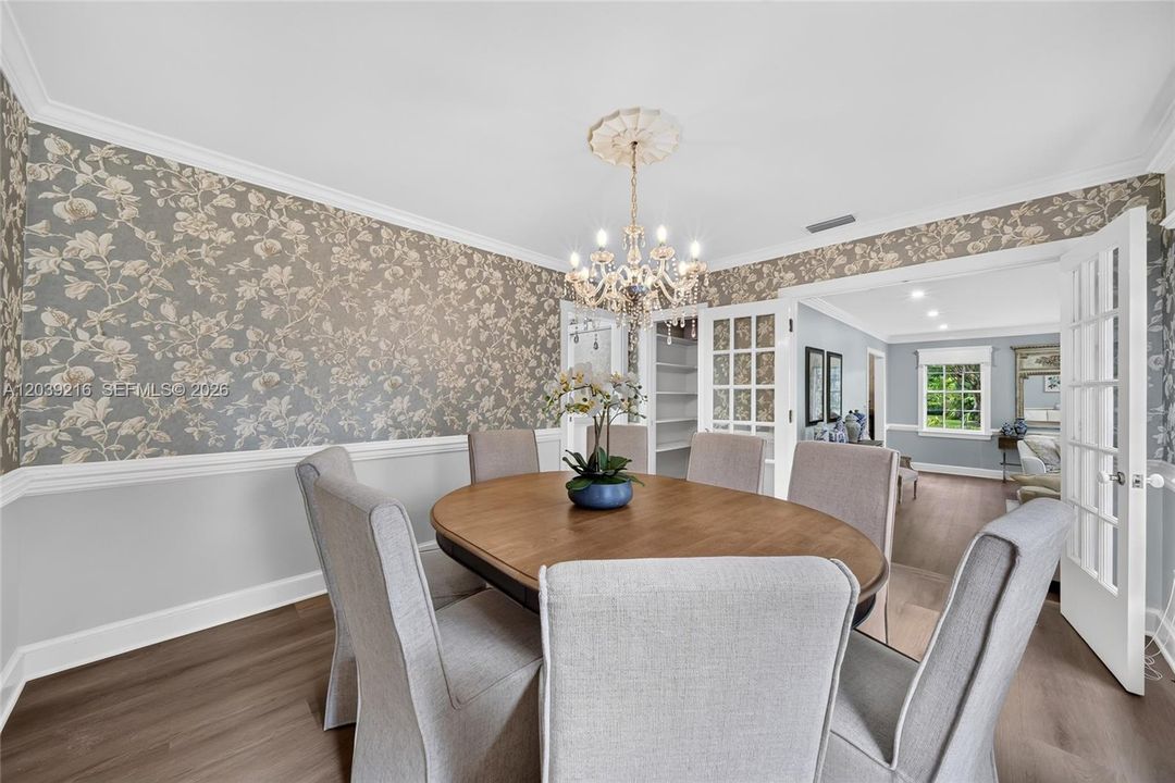 For Sale: $2,100,000 (3 beds, 2 baths, 3674 Square Feet)