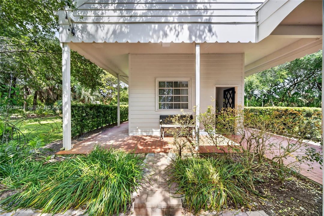 For Sale: $2,100,000 (3 beds, 2 baths, 3674 Square Feet)