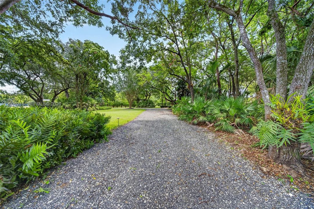 For Sale: $2,100,000 (3 beds, 2 baths, 3674 Square Feet)
