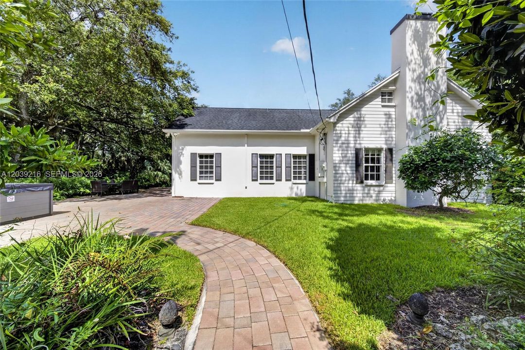 For Sale: $2,100,000 (3 beds, 2 baths, 3674 Square Feet)