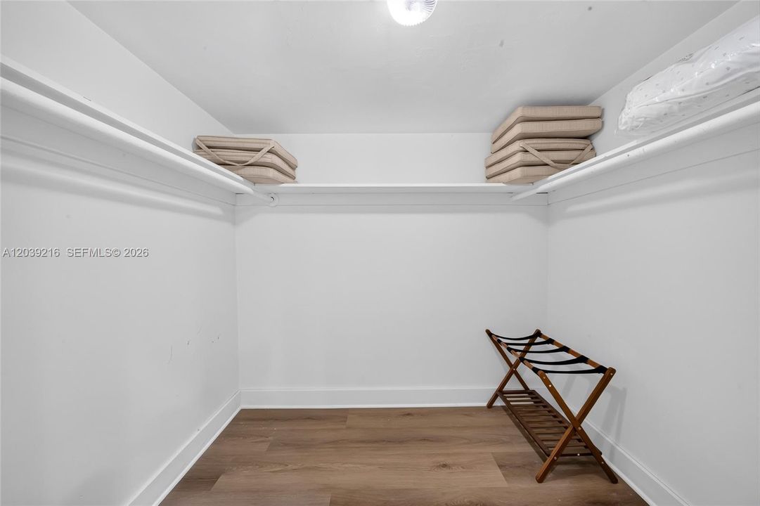 For Sale: $2,100,000 (3 beds, 2 baths, 3674 Square Feet)