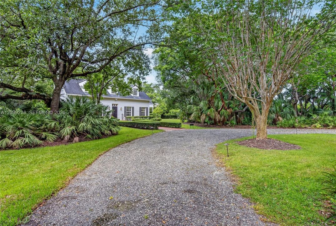 For Sale: $2,100,000 (3 beds, 2 baths, 3674 Square Feet)
