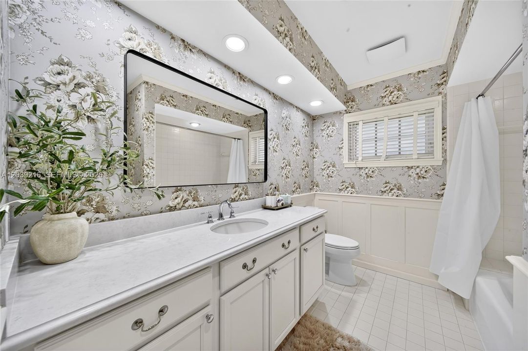 For Sale: $2,100,000 (3 beds, 2 baths, 3674 Square Feet)