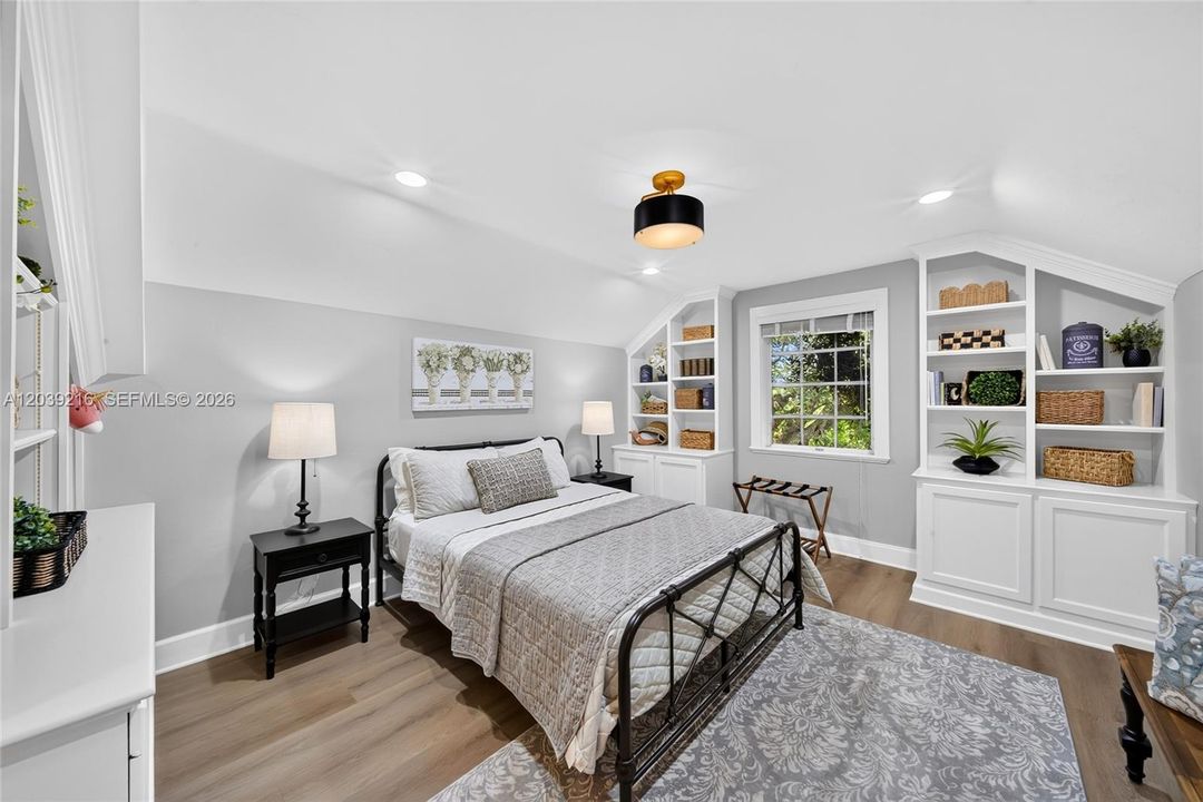 For Sale: $2,100,000 (3 beds, 2 baths, 3674 Square Feet)