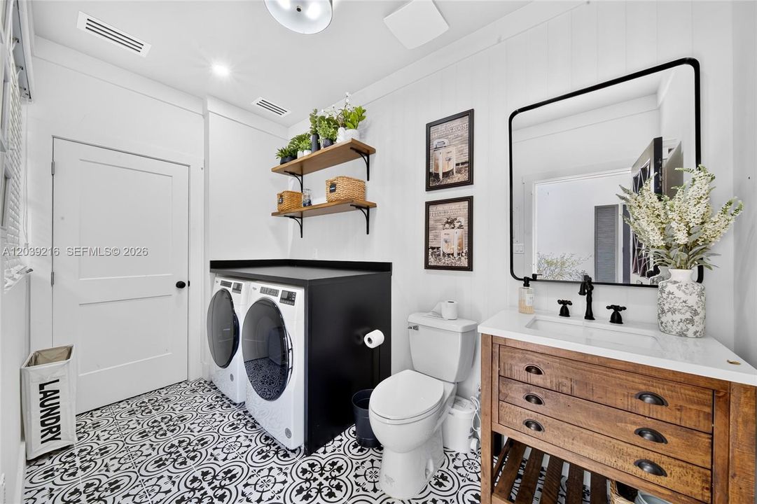 For Sale: $2,100,000 (3 beds, 2 baths, 3674 Square Feet)
