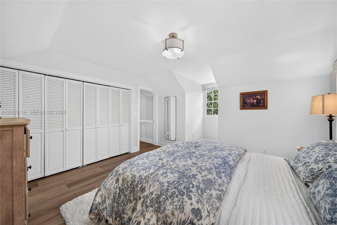 For Sale: $2,100,000 (3 beds, 2 baths, 3674 Square Feet)
