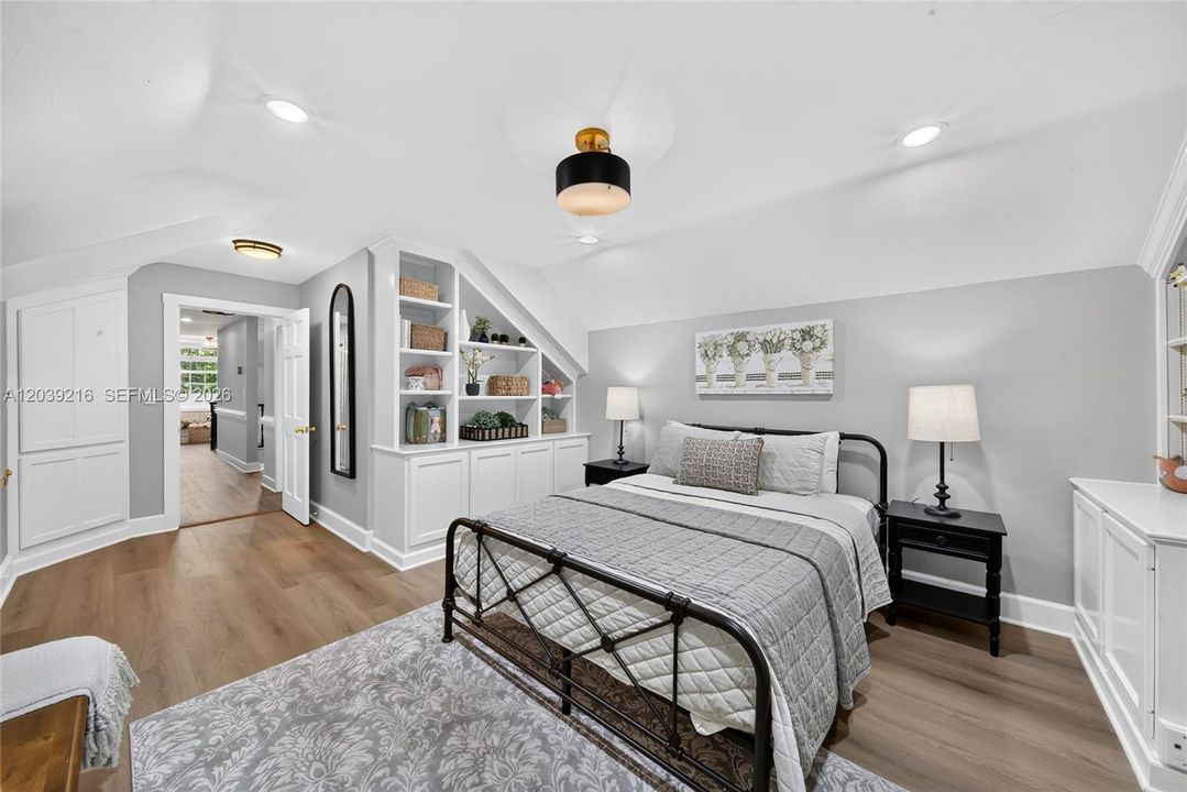 For Sale: $2,100,000 (3 beds, 2 baths, 3674 Square Feet)