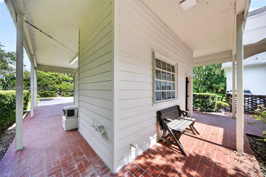For Sale: $2,100,000 (3 beds, 2 baths, 3674 Square Feet)